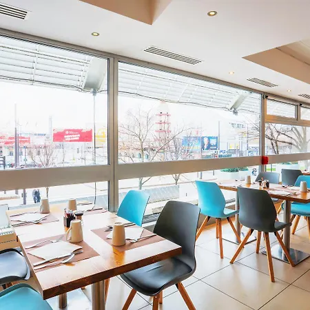 Hotel Mercure Vaugirard Porte De Versailles 4*