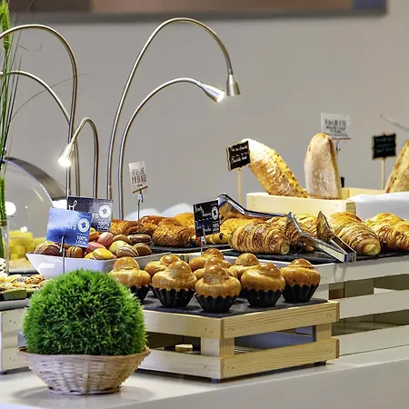 メルキュール ヴォージラール ポルト ドゥ ベルサイユ ホテル 4*