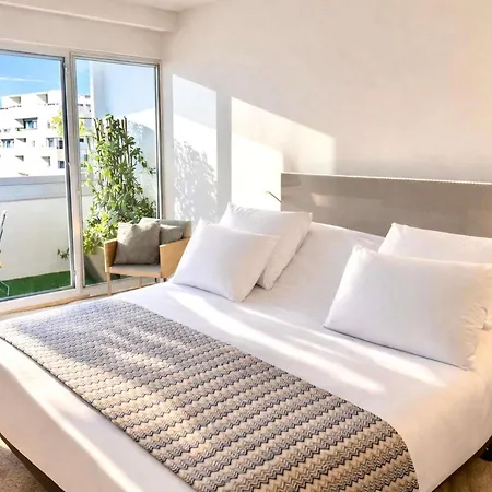 Hotel Mercure Vaugirard Porte De Versailles 4*