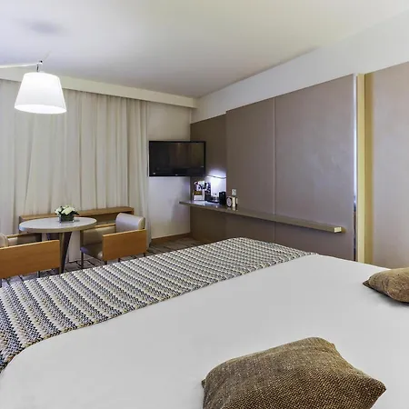 Hotel Mercure Vaugirard Porte De Versailles 4*