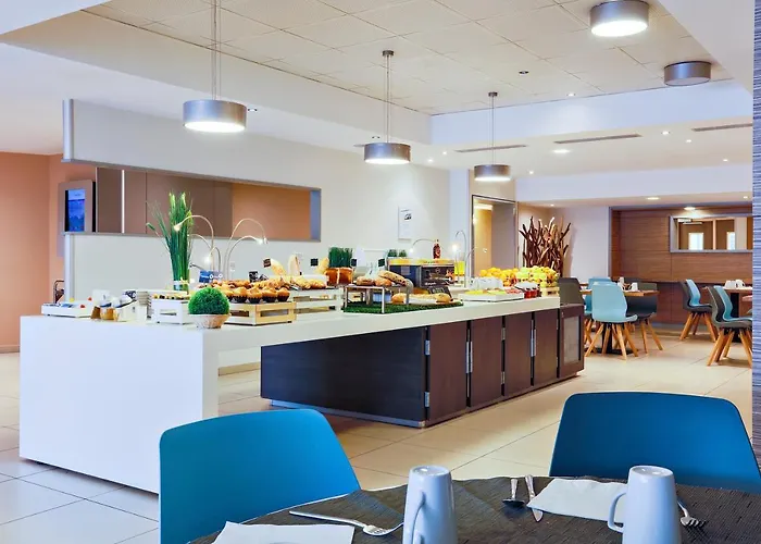 Hotel Mercure Vaugirard Porte De Versailles 4*